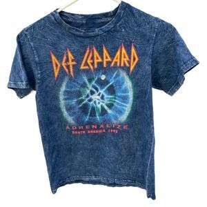 Live Nation woman’s size M (small) Def Leppard stone washed tee shirt